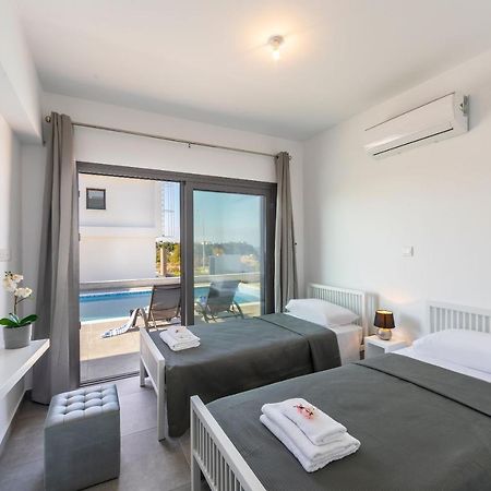 Villa Marlene, Walking Distance To Coral Beach! Peyia Exterior photo