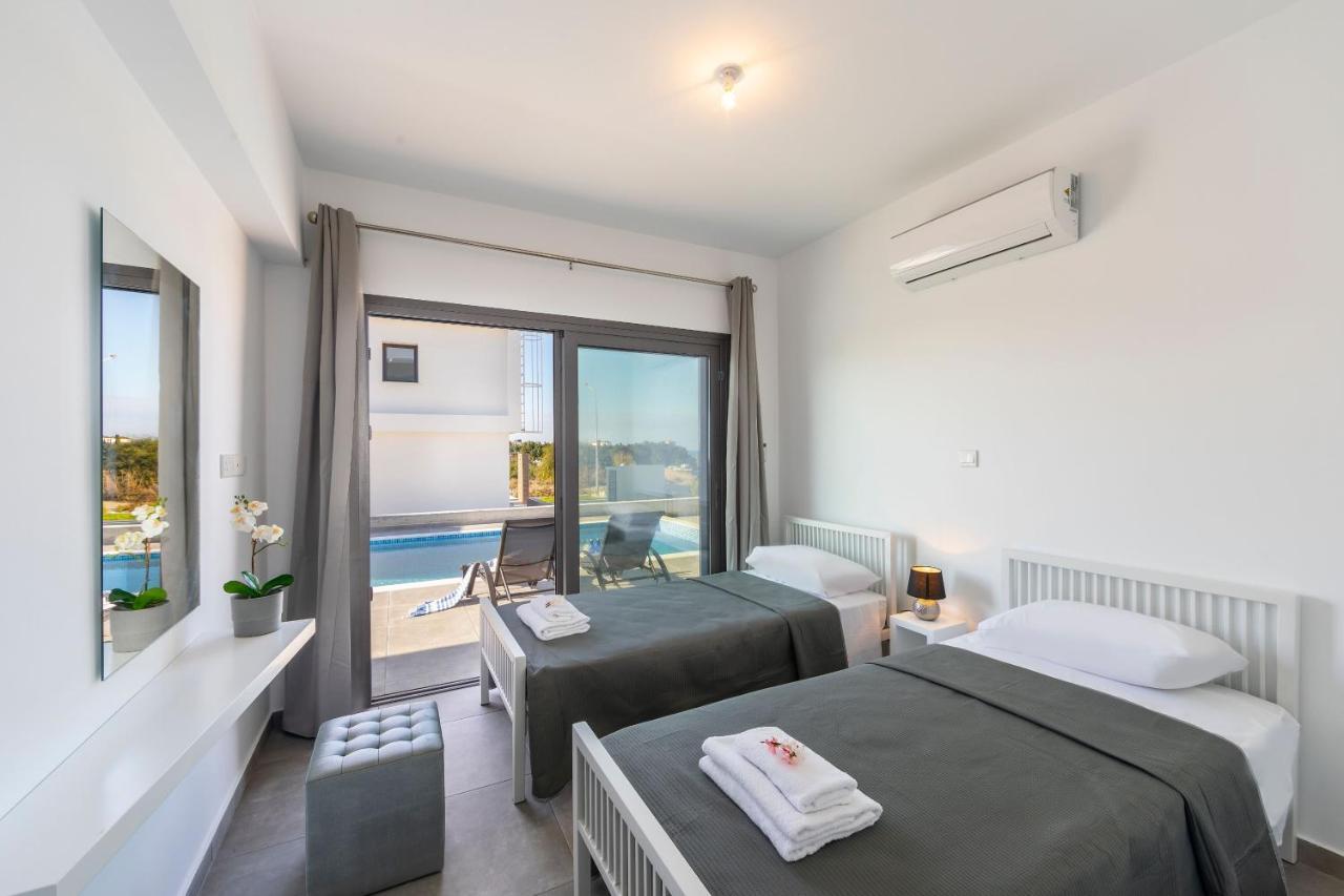 Villa Marlene, Walking Distance To Coral Beach! Peyia Exterior photo