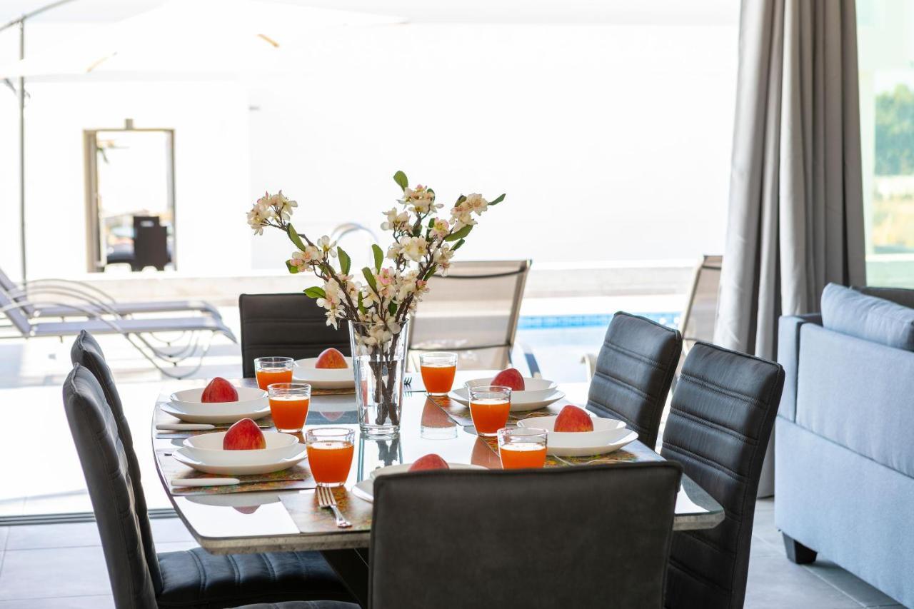 Villa Marlene, Walking Distance To Coral Beach! Peyia Exterior photo